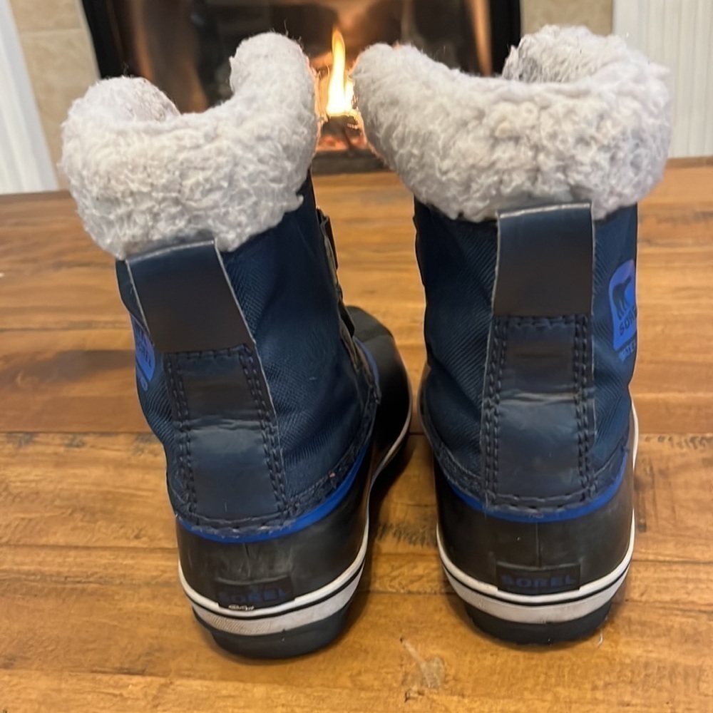 SOREL waterproof boots, size 11 (child), blue, in good condition - Picture 4 of 9